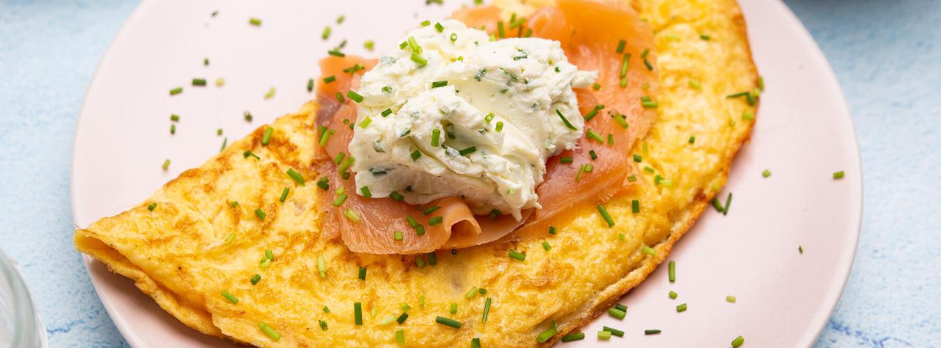 Omelet met gerookte zalm & bieslook roomkaas