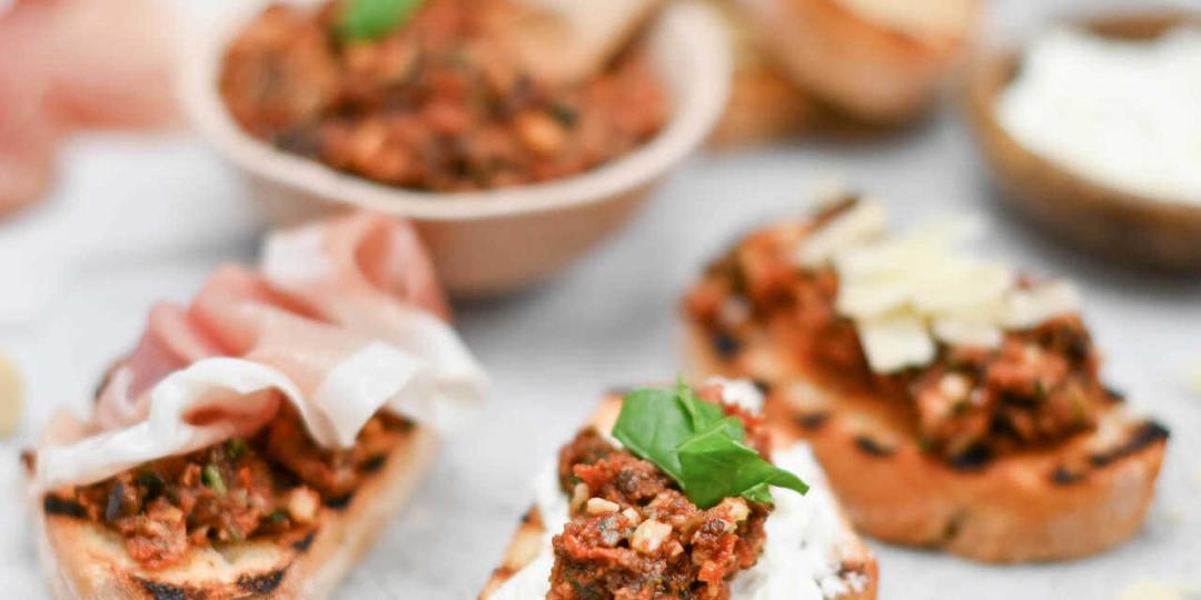 Bruschetta met tapenade en MonChou