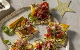 Flammkuchen met MonChou, courgette en parmaham