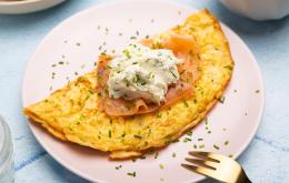 Omelet met gerookte zalm & bieslook roomkaas